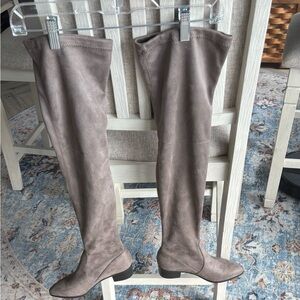 Chic Over-the-Knee Boots in Taupe